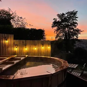 Secluded With Spectacular Views And Hot Tub! Bath