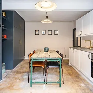 Stunning Basement Flat In Central Location Bath
