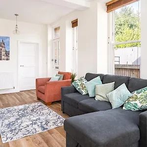 Spacious 2 Bedroom House With Stunning Views Bath